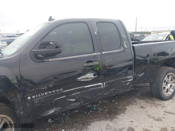 2007 Chevrolet Silverado 1500 Work Truck with VIN 1GCEC19C67Z509399, listed as a IAAI auction lot 41265865 with 324,438 mi miles. Bid and sale history available at carsss.com. Image 17.