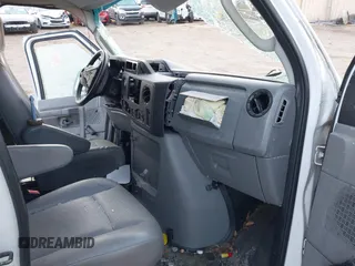 2012 Ford Econoline Cargo Commercial z VIN 1FTNE2EL3CDA08807, wystawiony jako IAAI lot #41293231 z przebiegiem 88 819 mil mil oraz . Historia ofert i sprzedaży dostępna na DreamBid. Obrazek 5.