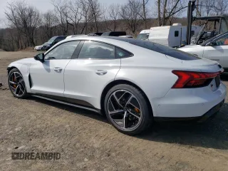 2024 Audi RS e-tron GT z VIN WAUBHBFW7R7901666, wystawiony jako Copart lot #49103775 z przebiegiem 7651 mil mil oraz Szkody całkowita. Historia ofert i sprzedaży dostępna na DreamBid. Obrazek 2.