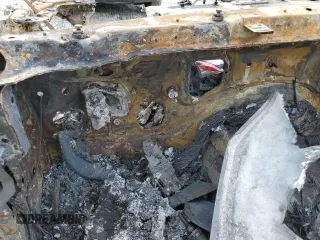 2022 BMW M8 Competition z VIN WBSGV0C07NCH63310, wystawiony jako Copart lot #60612124 z przebiegiem Nie podano mil oraz Nie do naprawy. Historia ofert i sprzedaży dostępna na DreamBid. Obrazek 9.