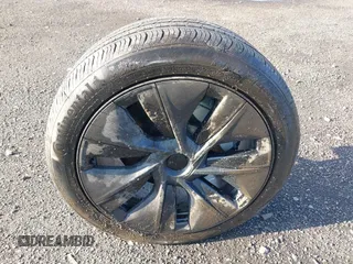 2024 Tesla Model Y Long Range z VIN 7SAYGDEE7RA300756, wystawiony jako IAAI lot #41922910 z przebiegiem 4 262 mil mil oraz . Historia ofert i sprzedaży dostępna na DreamBid. Obrazek 12.