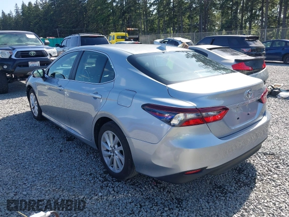 2023 Toyota Camry LE z VIN 4T1C11AK3PU172750, wystawiony jako IAAI lot #42338023 z przebiegiem 33 727 mil mil oraz . Historia ofert i sprzedaży dostępna na DreamBid. Obrazek 3.