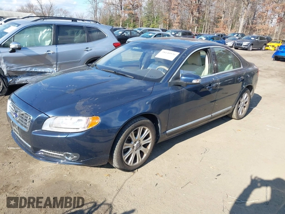 2011 Volvo S80 3.2L with VIN YV1940AS5B1137566, listed as a IAAI auction lot 39723737 with 40,971 mi miles. Bid and sale history available at carsss.com. Image 2.