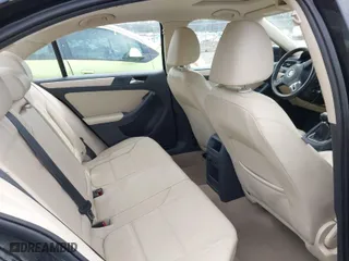 2011 Volkswagen Jetta Sedan SE with VIN 3VWBX7AJ3BM328689, listed as a IAAI auction lot 41710348 with NaN miles. Bid and sale history available at carsss.com. Image 8.