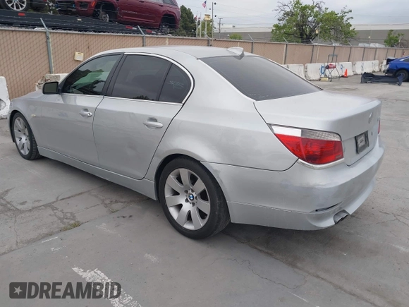2007 BMW 5 Series 530i with VIN WBANE73537CM45085, listed as a IAAI auction lot 42044302 with 170,227 mi miles. Bid and sale history available at carsss.com. Image 3.