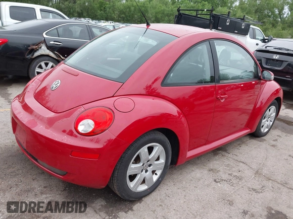 2007 Volkswagen New Beetle Coupe with VIN 3VWRW31C27M509947, listed as a IAAI auction lot 42147827 with 72,608 mi miles. Bid and sale history available at carsss.com. Image 4.