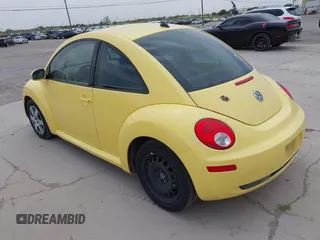 2006 Volkswagen New Beetle Coupe with VIN 3VWRR31C06M415572, listed as a IAAI auction lot 41979588 with 76,044 mi miles. Bid and sale history available at carsss.com. Image 3.