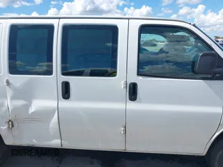 2017 GMC Savana Cargo Van with VIN 1GTW7AFF1H1913587, listed as a IAAI auction lot 40216941 with 269,708 mi miles. Bid and sale history available at carsss.com. Image 18.