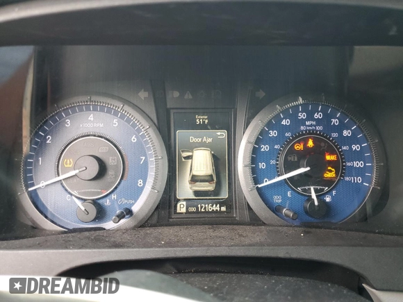 2015 Toyota Sienna XLE with VIN 5TDYK3DC4FS659692, listed as a Copart auction lot 57248355 with 121,644 mi miles and Salvage title. Bid and sale history available at DreamBid. Image 9.