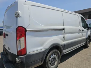 2016 Ford Transit Cargo z VIN 1FTYE1YM4GKB13059, wystawiony jako IAAI lot #42626529 z przebiegiem 260 756 mil mil oraz . Historia ofert i sprzedaży dostępna na DreamBid. Obrazek 24.