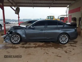 2016 BMW 3 Series 320i z VIN WBA8A9C54GK617747, wystawiony jako IAAI lot #42342518 z przebiegiem Nie podano mil oraz . Historia ofert i sprzedaży dostępna na DreamBid. Obrazek 13.