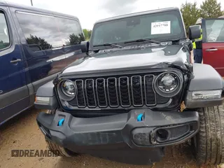 2024 Jeep Wrangler Willys z VIN 1C4RJXN60RW317717, wystawiony jako IAAI lot #42017788 z przebiegiem 10 096 mil mil oraz . Historia ofert i sprzedaży dostępna na DreamBid. Obrazek 12.