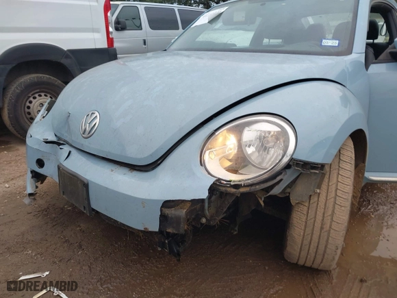 2012 Volkswagen Beetle 2.5L PZEV with VIN 3VWJP7AT0CM624851, listed as a IAAI auction lot 41364230 with 1 mi miles. Bid and sale history available at carsss.com. Image 6.