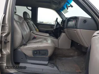 2002 Chevrolet Tahoe LS with VIN 1GNEK13Z12R307523, listed as a IAAI auction lot 41979897 with 196,180 mi miles. Bid and sale history available at carsss.com. Image 5.