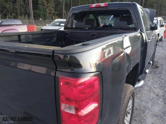 2018 Chevrolet Silverado 1500 LT with VIN 1GCVKREH9JZ115468, listed as a IAAI auction lot 40924644 with 213,059 mi miles. Bid and sale history available at carsss.com. Image 6.
