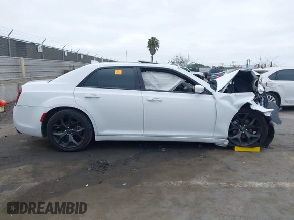 2022 Chrysler 300 S z VIN 2C3CCABG0NH190751, wystawiony jako IAAI lot #41782941 z przebiegiem Nie podano mil oraz . Historia ofert i sprzedaży dostępna na DreamBid. Obrazek 13.