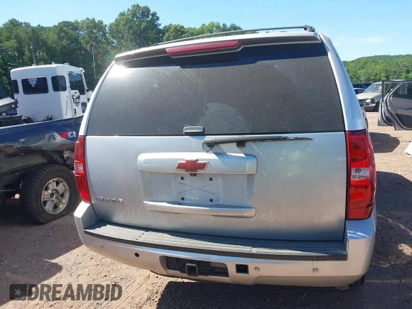 2014 Chevrolet Tahoe LT with VIN 1GNSCBE00ER147899, listed as a IAAI auction lot 42322761 with 299,342 mi miles and . Bid and sale history available at DreamBid. Image 16.