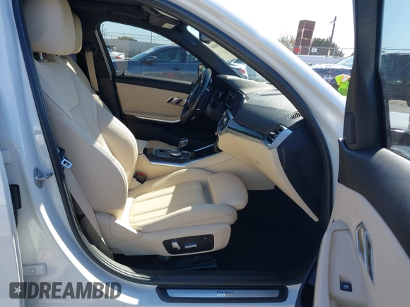 2020 BMW 3 Series 330i with VIN 3MW5R1J02L8B31552, listed as a IAAI auction lot 41760488 with 32,918 mi miles. Bid and sale history available at carsss.com. Image 5.