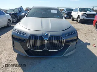 2023 BMW 7 Series 760i xDrive с VIN WBA33EJ07PCM90605, выставлен на аукционе IAAI как лот 41577454 с пробегом 30 241 миль миль и . История ставок и продаж доступна на DreamBid. Изображение 12.