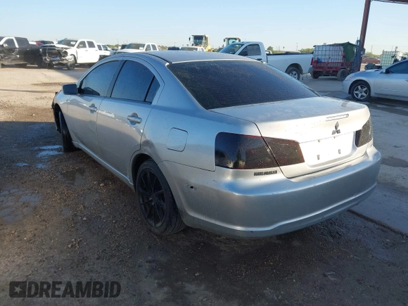 2012 Mitsubishi Galant FE z VIN 4A32B2FF3CE012240, wystawiony jako IAAI lot #41916967 z przebiegiem 200 436 mil mil oraz . Historia ofert i sprzedaży dostępna na DreamBid. Obrazek 3.