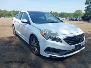 2015 Hyundai Sonata Sport z VIN 5NPE34AB8FH080499, wystawiony jako IAAI lot #42501410 z przebiegiem 77 331 mil mil oraz . Historia ofert i sprzedaży dostępna na DreamBid. Obrazek 1.
