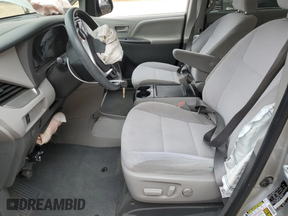2020 Toyota Sienna LE Auto Access Seat with VIN 5TDKZ3DC7LS070827, listed as a Copart auction lot 45071994 with 101,563 mi miles and Salvage title. Bid and sale history available at DreamBid. Image 7.