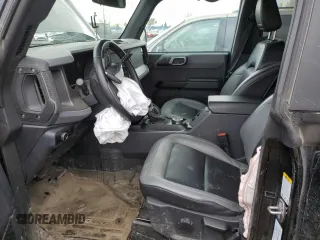2024 Ford Bronco Big Bend z VIN 1FMDE7BH5RLA10657, wystawiony jako Copart lot #56905105 z przebiegiem 32 537 mil mil oraz Szkoda całkowita • Salvage title. Historia ofert i sprzedaży dostępna na DreamBid. Obrazek 7.