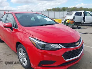 2017 Chevrolet Cruze LT z VIN 1G1BE5SM7H7121403, wystawiony jako IAAI lot #42082400 z przebiegiem 34 720 mil mil oraz . Historia ofert i sprzedaży dostępna na DreamBid. Obrazek 6.