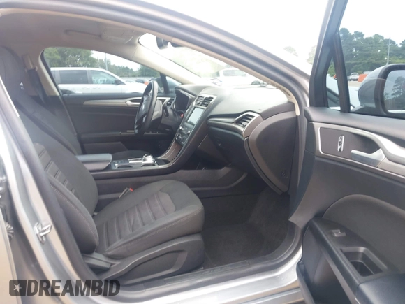 2020 Ford Fusion SE z VIN 3FA6P0LU4LR148070, wystawiony jako IAAI lot #42262446 z przebiegiem 69 057 mil mil oraz . Historia ofert i sprzedaży dostępna na DreamBid. Obrazek 5.