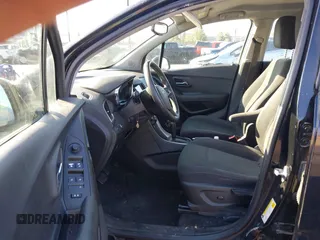 2018 Chevrolet Trax LS with VIN 3GNCJKSB1JL330732, listed as a IAAI auction lot 41739704 with 98,554 mi miles. Bid and sale history available at carsss.com. Image 5.