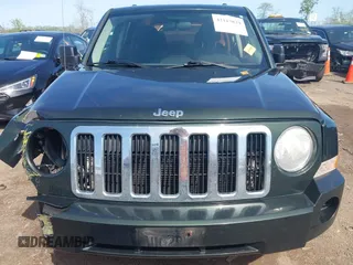 2010 Jeep Patriot Sport with VIN 1J4NT2GB8AD573538, listed as a IAAI auction lot 42113824 with 166,584 mi miles. Bid and sale history available at carsss.com. Image 13.