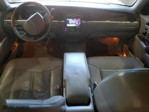 2007 Lincoln Town Car Signature Limited with VIN 1LNHM82VX7Y632445, listed as a Copart auction lot 50811845 with 197,104 mi miles and Salvage Title. Bid and sale history available at carsss.com. Image 8.