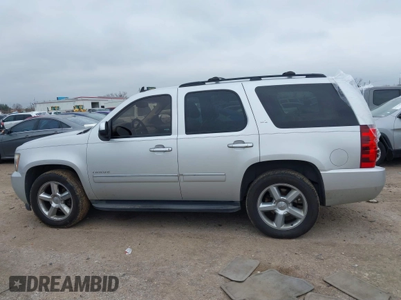 2014 Chevrolet Tahoe LTZ z VIN 1GNSCCE04ER159110, wystawiony jako IAAI lot #41615653 z przebiegiem 171 422 mil mil oraz . Historia ofert i sprzedaży dostępna na DreamBid. Obrazek 14.