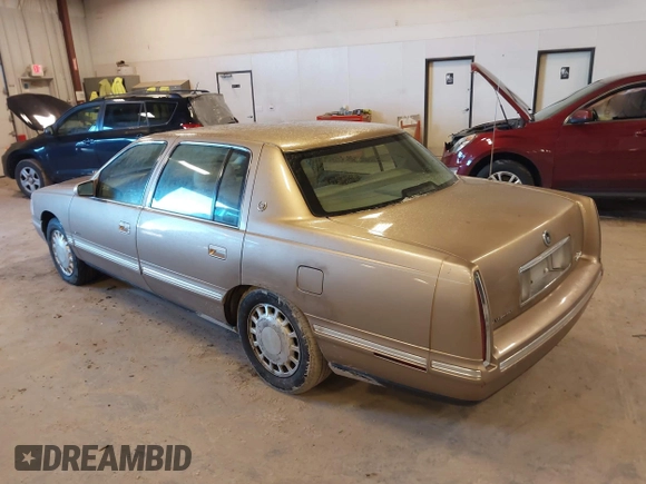 1999 Cadillac DeVille z VIN 1G6KD54Y1XU790845, wystawiony jako IAAI lot #41725809 z przebiegiem 174 088 mil mil oraz . Historia ofert i sprzedaży dostępna na DreamBid. Obrazek 3.