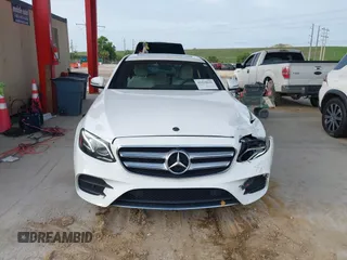 2020 Mercedes-Benz E 350 z VIN W1KZF8DB4LA833854, wystawiony jako IAAI lot #42424616 z przebiegiem 41 860 mil mil oraz . Historia ofert i sprzedaży dostępna na DreamBid. Obrazek 12.