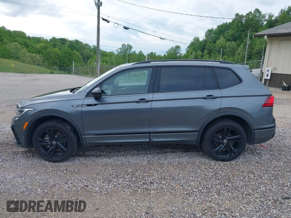 2024 Volkswagen Tiguan SE R-Line Black with VIN 3VV8B7AX1RM181025, listed as a IAAI auction lot 42131070 with 5,497 mi miles and . Bid and sale history available at DreamBid. Image 14.