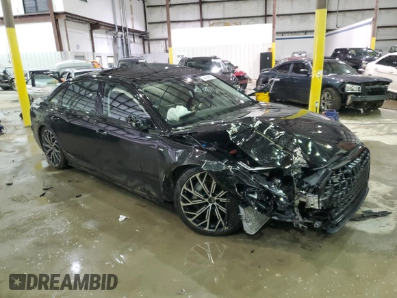 2024 Audi A8 z VIN WAULDAF88RN011314, wystawiony jako Copart lot #44944685 z przebiegiem 5 063 mil mil oraz Szkoda całkowita • Salvage title. Historia ofert i sprzedaży dostępna na DreamBid. Obrazek 4.