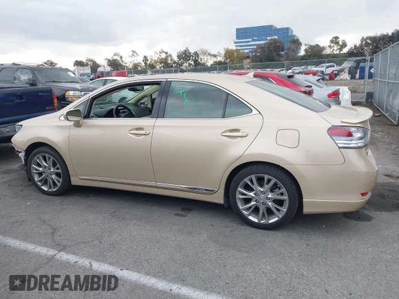 2010 Lexus HS 250h z VIN JTHBB1BA5A2001390, wystawiony jako IAAI lot #41461395 z przebiegiem 140 654 mil mil oraz . Historia ofert i sprzedaży dostępna na DreamBid. Obrazek 15.