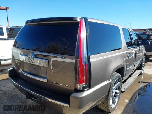 2011 Cadillac Escalade ESV Platinum Edition z VIN 1GYS4KEFXBR253776, wystawiony jako IAAI lot #41292093 z przebiegiem 290 220 mil mil oraz . Historia ofert i sprzedaży dostępna na DreamBid. Obrazek 4.