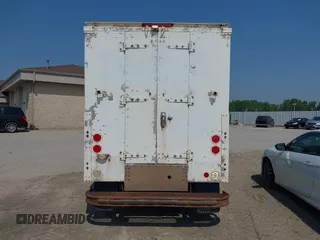 2012 Ford F-250 XL с VIN 1FDBF2B60CEC35487, выставлен на аукционе IAAI как лот 42251524 с пробегом 380 107 миль миль и . История ставок и продаж доступна на DreamBid. Изображение 16.