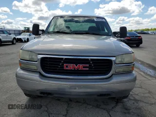 2001 GMC Sierra 1500HD SLE z VIN 1GTGC13U21F133769, wystawiony jako Copart lot #49665385 z przebiegiem 259 521 mil mil oraz Czysty tytuł • Clean title. Historia ofert i sprzedaży dostępna na DreamBid. Obrazek 5.