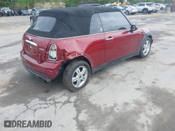 2007 MINI Convertible z VIN WMWRF33597TF66861, wystawiony jako IAAI lot #42278349 z przebiegiem 96 011 mil mil oraz . Historia ofert i sprzedaży dostępna na DreamBid. Obrazek 4.