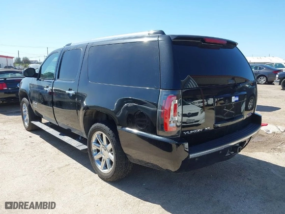 2007 GMC Yukon XL Denali with VIN 1GKFK668X7J284508, listed as a IAAI auction lot 41764795 with 142,030 mi miles. Bid and sale history available at carsss.com. Image 3.