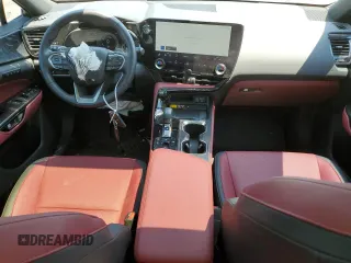 2024 Lexus NX 350h Premium z VIN 2T2GKCEZ4RC025080, wystawiony jako Copart lot #62932195 z przebiegiem 4 209 mil mil oraz Czysty tytuł • Clean title. Historia ofert i sprzedaży dostępna na DreamBid. Obrazek 8.