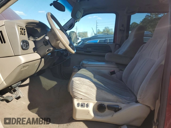 2001 Ford Excursion XLT with VIN 1FMNU41S91EB00633, listed as a Copart auction lot 82747134 with 334,564 mi miles and Salvage Title. Bid and sale history available at DreamBid. Image 7.