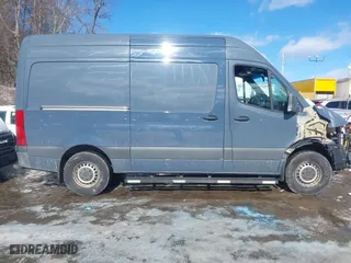 2019 Mercedes-Benz Sprinter Cargo Van with VIN WD4PF0CD8KP046669, listed as a IAAI auction lot 41575733 with 140,492 mi miles. Bid and sale history available at carsss.com. Image 14.