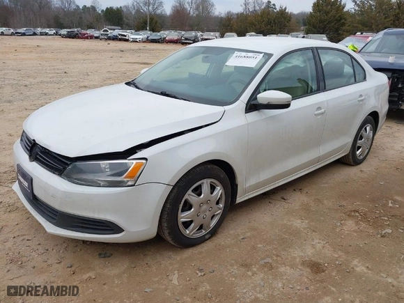 2014 Volkswagen Jetta Sedan SE with VIN 3VWD17AJ5EM417422, listed as a IAAI auction lot 41688051 with 80,682 mi miles. Bid and sale history available at carsss.com. Image 2.