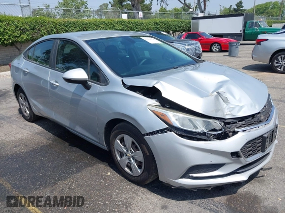 2017 Chevrolet Cruze LS z VIN 1G1BC5SM6H7121852, wystawiony jako IAAI lot #42354416 z przebiegiem 186 246 mil mil oraz . Historia ofert i sprzedaży dostępna na DreamBid. Obrazek 1.