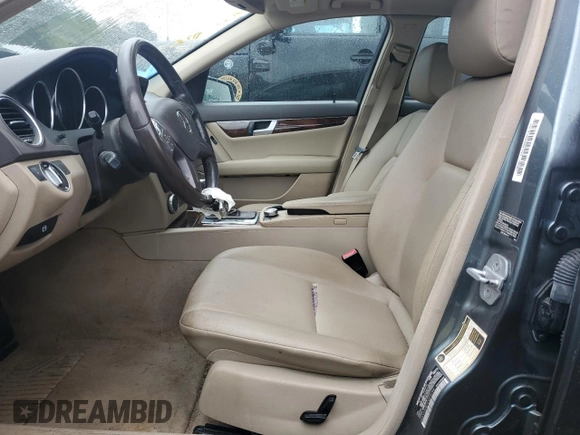 2012 Mercedes-Benz C 250 Sport z VIN WDDGF4HB7CA598084, wystawiony jako Copart lot #57668635 z przebiegiem Nie podano mil oraz Szkoda całkowita • Salvage title. Historia ofert i sprzedaży dostępna na DreamBid. Obrazek 7.