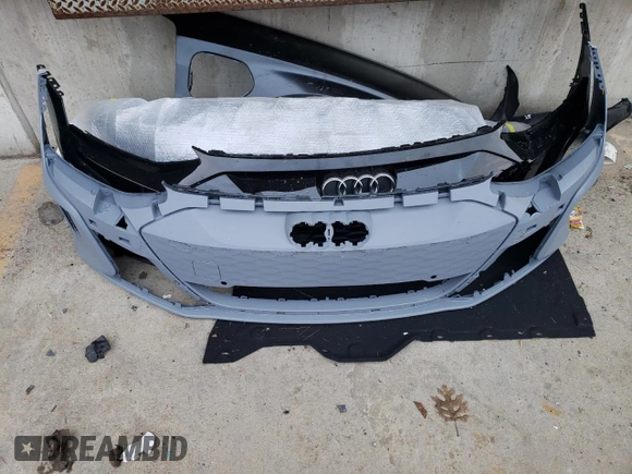 2022 Audi e-tron GT Prestige z VIN WAUEJBFWXN7005938, wystawiony jako Copart lot #72659842 z przebiegiem Nie podano mil oraz . Historia ofert i sprzedaży dostępna na DreamBid. Obrazek 12.